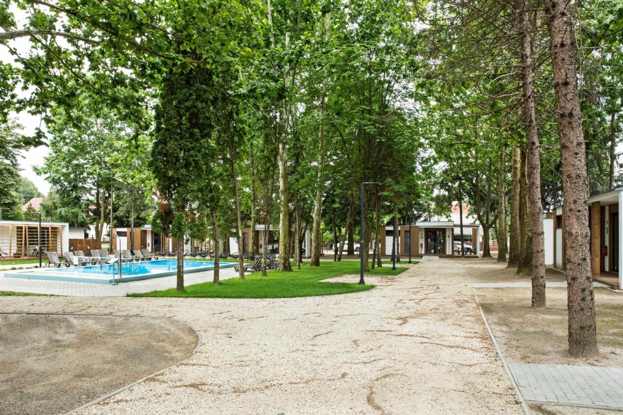 Barack Thermal & Natura Apartments ทิสซาเคชเค ภายนอก รูปภาพ